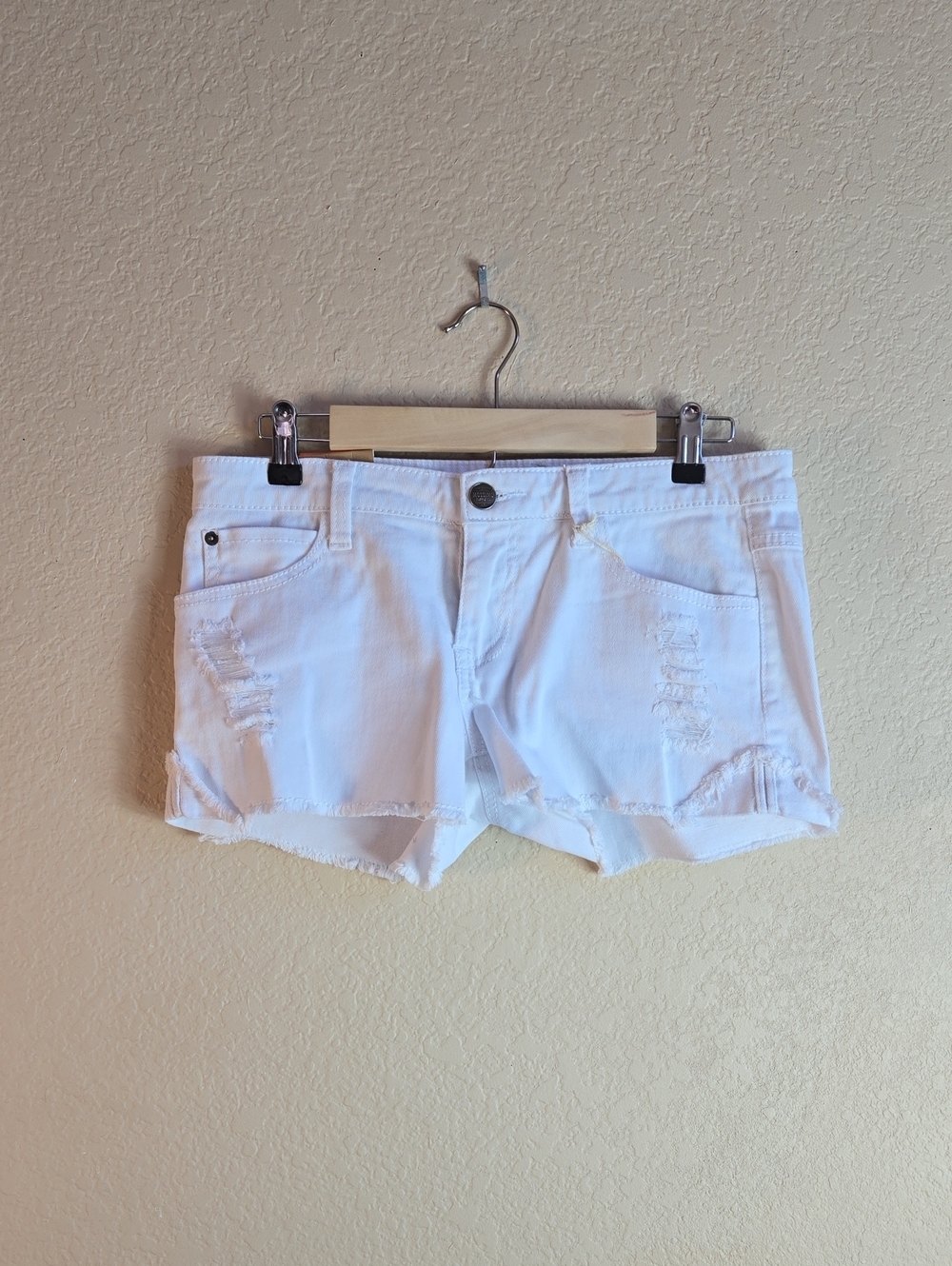 NWT Mossimo White Denim Shorts Distressed Frayed Hem Size 11 Fit 6